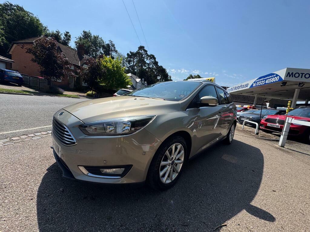 Ford Focus Ecoboost Titanium Navigator Estate White #3