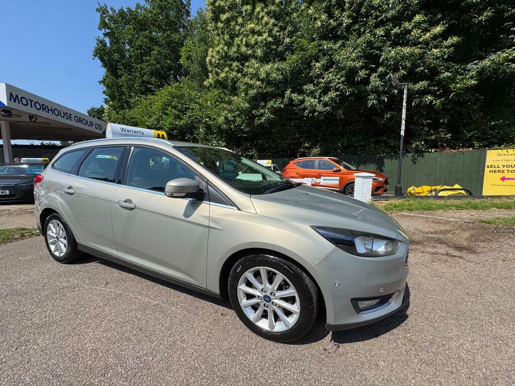 Ford Focus Ecoboost Titanium Navigator Estate White #14