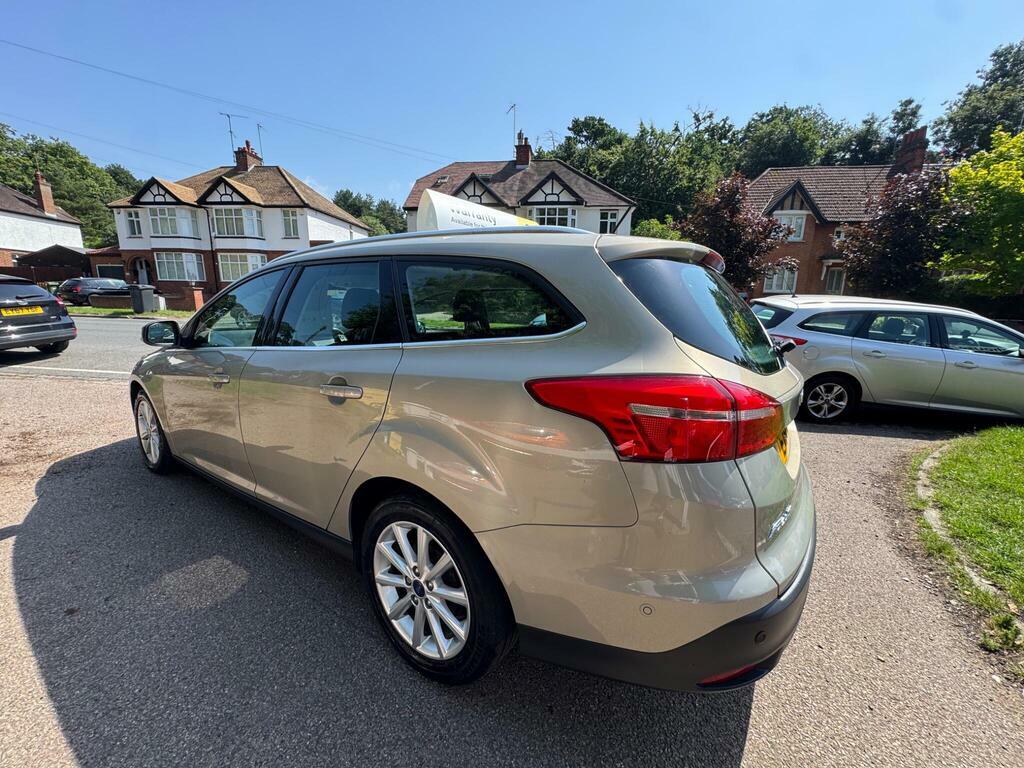 Ford Focus Ecoboost Titanium Navigator Estate White #6