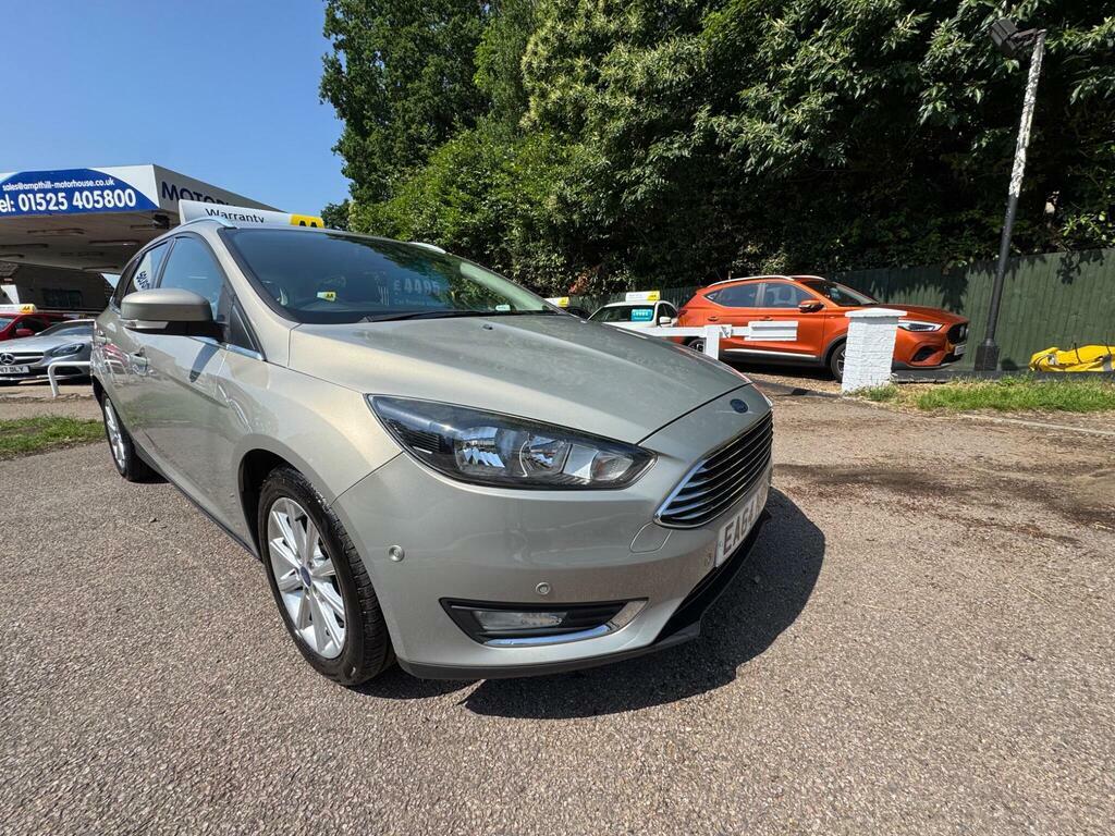 Ford Focus Ecoboost Titanium Navigator Estate White #2