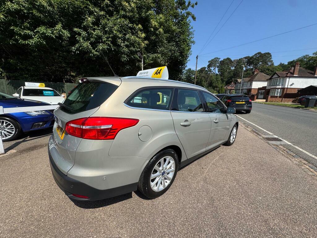 Ford Focus Ecoboost Titanium Navigator Estate White #10