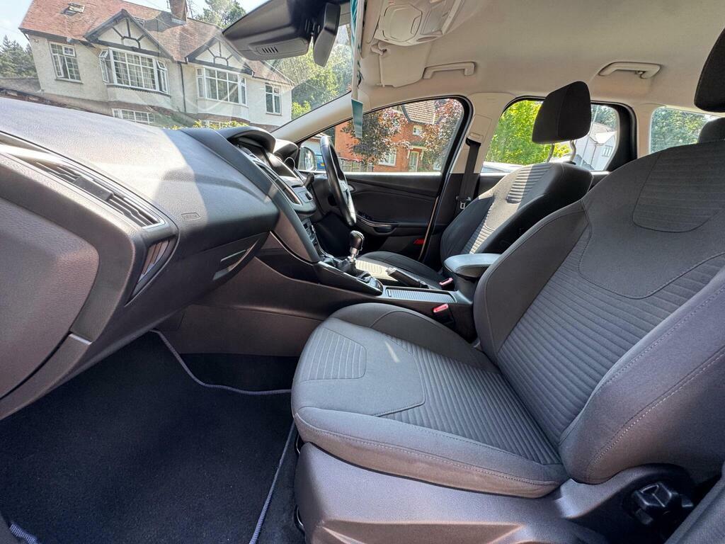 Ford Focus Ecoboost Titanium Navigator Estate White #19