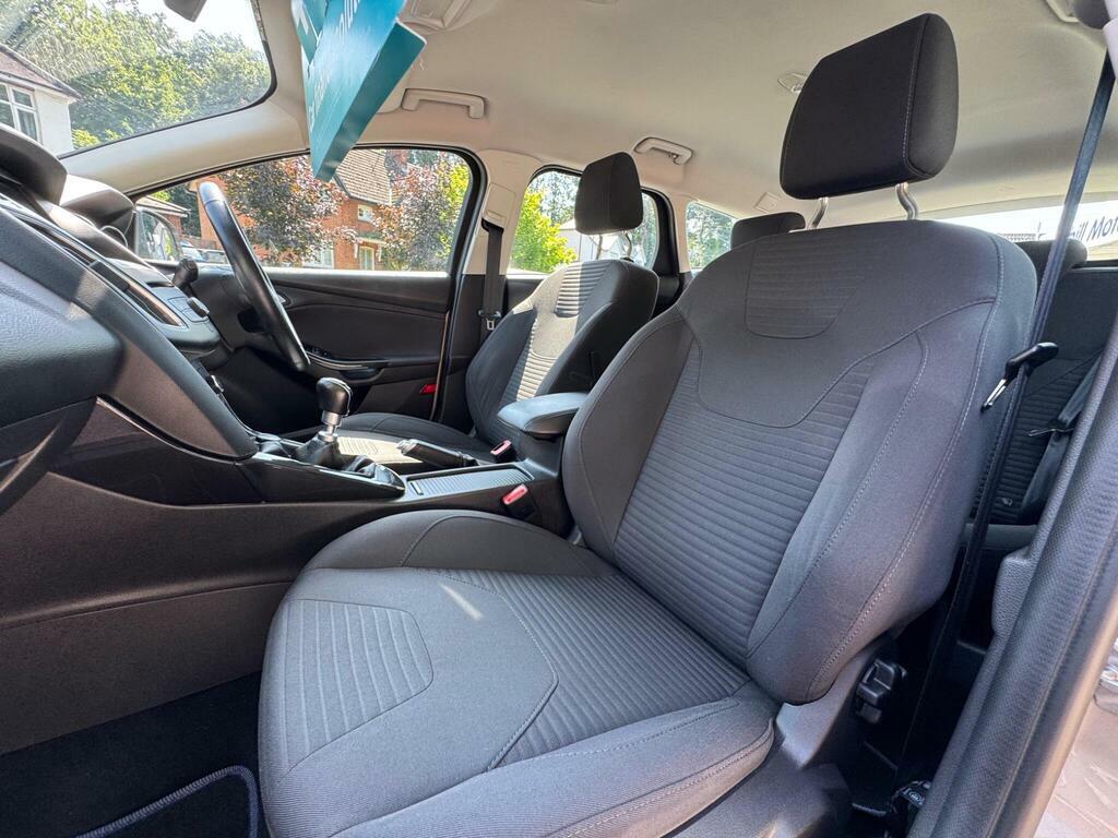 Ford Focus Ecoboost Titanium Navigator Estate White #20