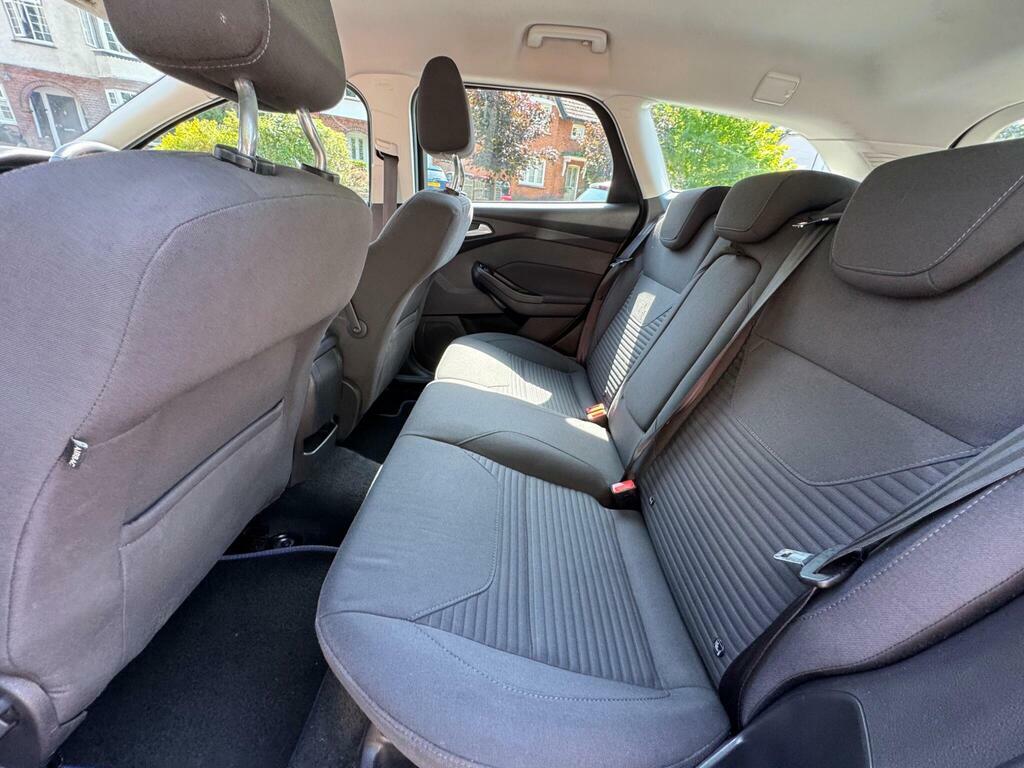 Ford Focus Ecoboost Titanium Navigator Estate White #23