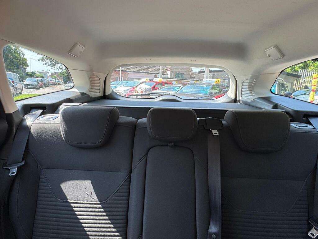 Ford Focus Ecoboost Titanium Navigator Estate White #30