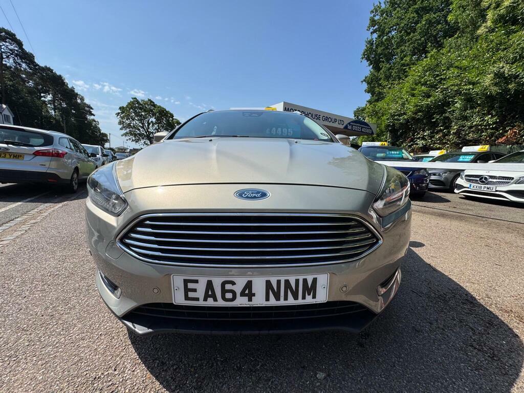 Ford Focus Ecoboost Titanium Navigator Estate White #4