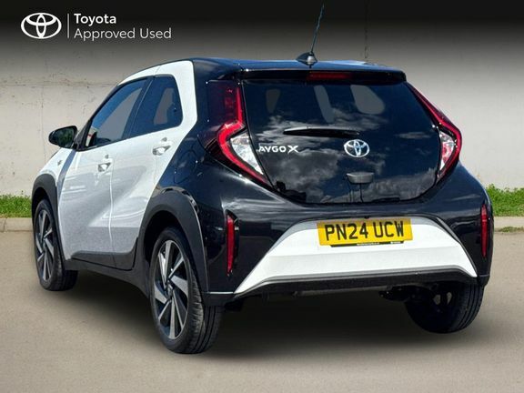 Toyota Aygo X Edge White #4