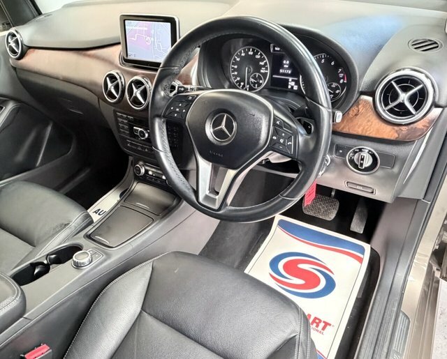 Mercedes-Benz 300H Mhev Amg Line Premium Plus G-tronic 4Matic Black #19