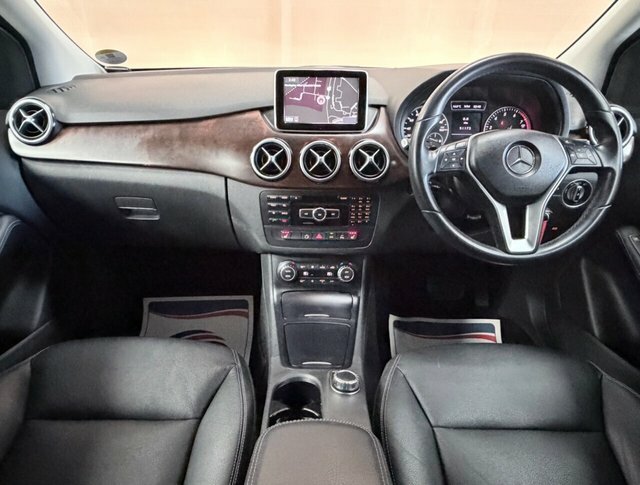 Mercedes-Benz 300H Mhev Amg Line Premium Plus G-tronic 4Matic Black #7