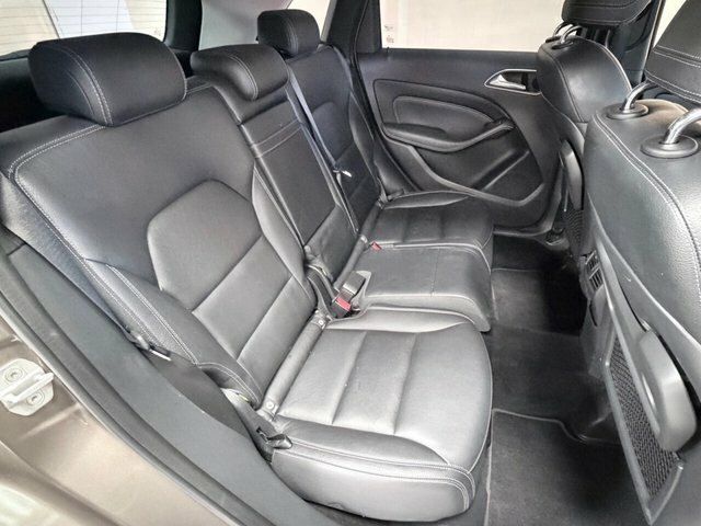 Mercedes-Benz 300H Mhev Amg Line Premium Plus G-tronic 4Matic Black #24