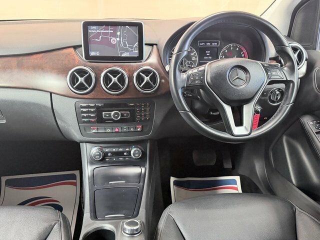 Mercedes-Benz 300H Mhev Amg Line Premium Plus G-tronic 4Matic Black #20