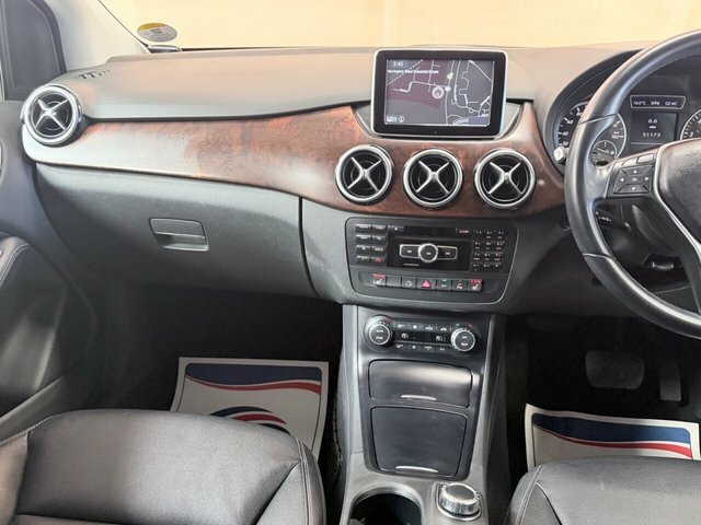 Mercedes-Benz 300H Mhev Amg Line Premium Plus G-tronic 4Matic Black #22