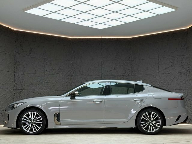 Kia Stinger Hatchback Grey #3