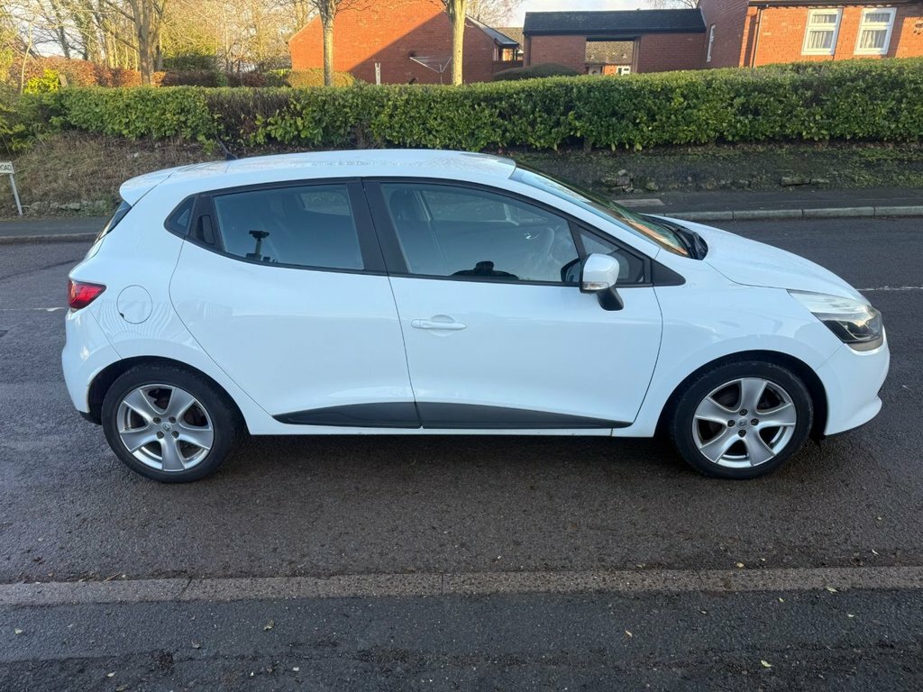 Renault Clio 1.2L Expression White #2