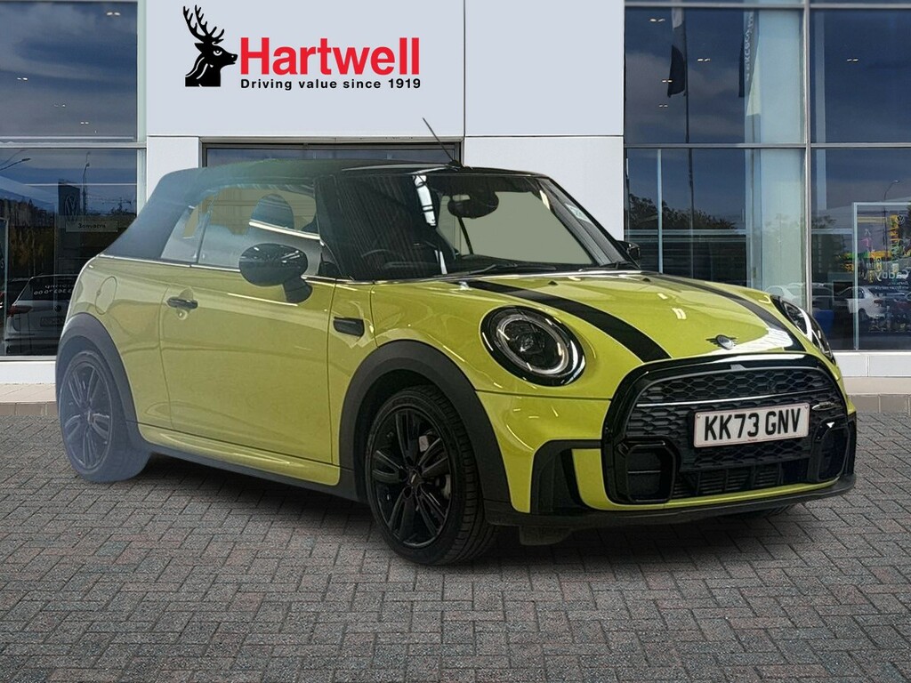 Mini Convertible 1.5 Cooper Sport Convertible Steptronic Yellow