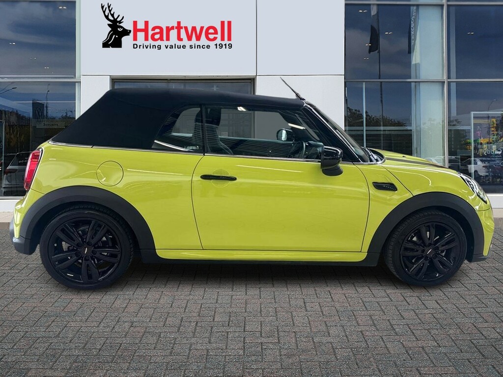 Mini Convertible 1.5 Cooper Sport Convertible Steptronic Yellow #2