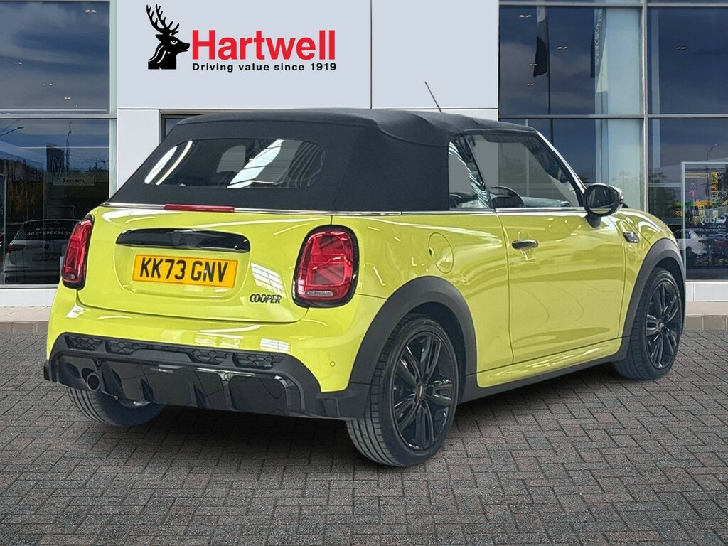 Mini Convertible 1.5 Cooper Sport Convertible Steptronic Yellow #3