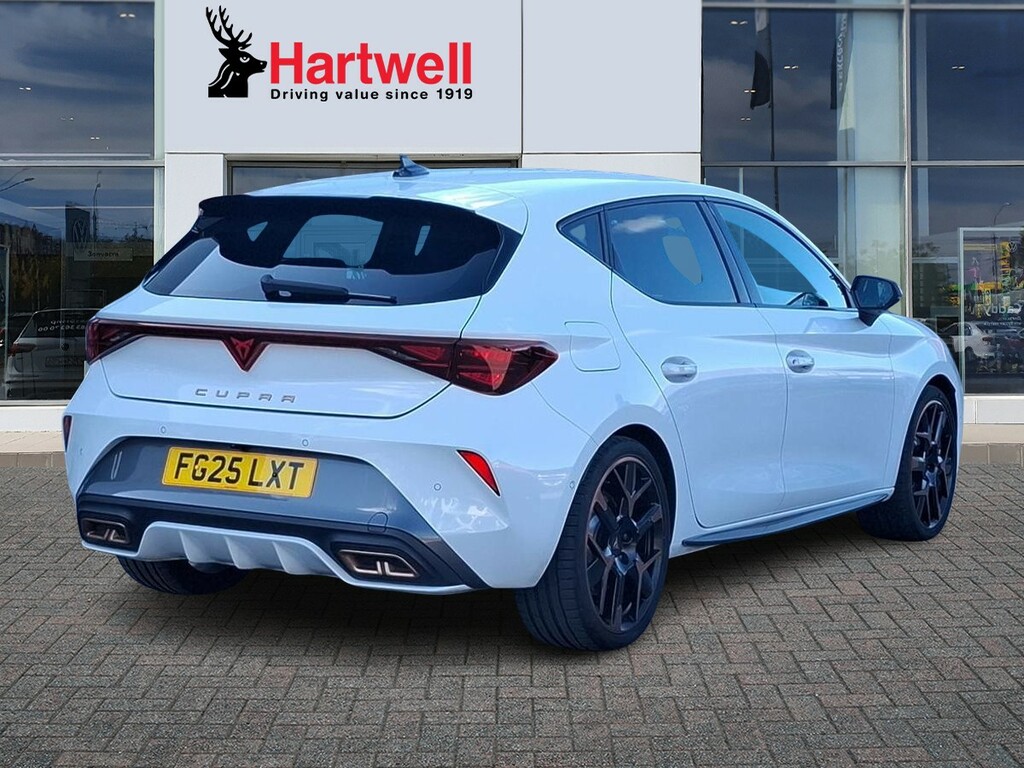 Cupra Leon 1.5 Ehybrid 25.8Kwh Vz3 Hatchback Plug- White #3