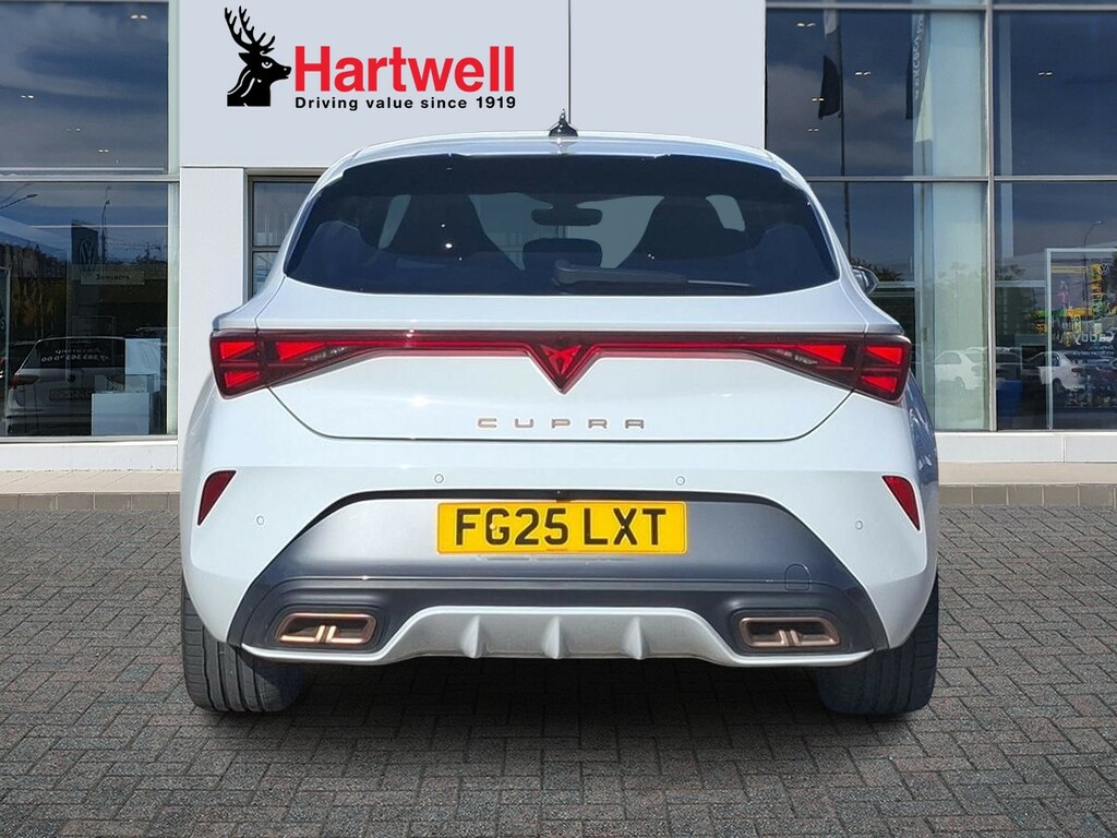 Cupra Leon 1.5 Ehybrid 25.8Kwh Vz3 Hatchback Plug- White #4