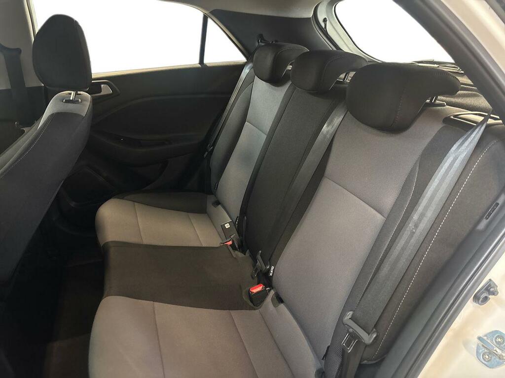 Hyundai I20 Se Launch Edition Red #17