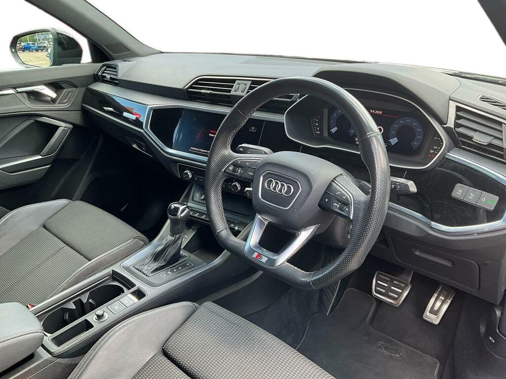 Audi Q3 35 Tfsi Sport Red #10