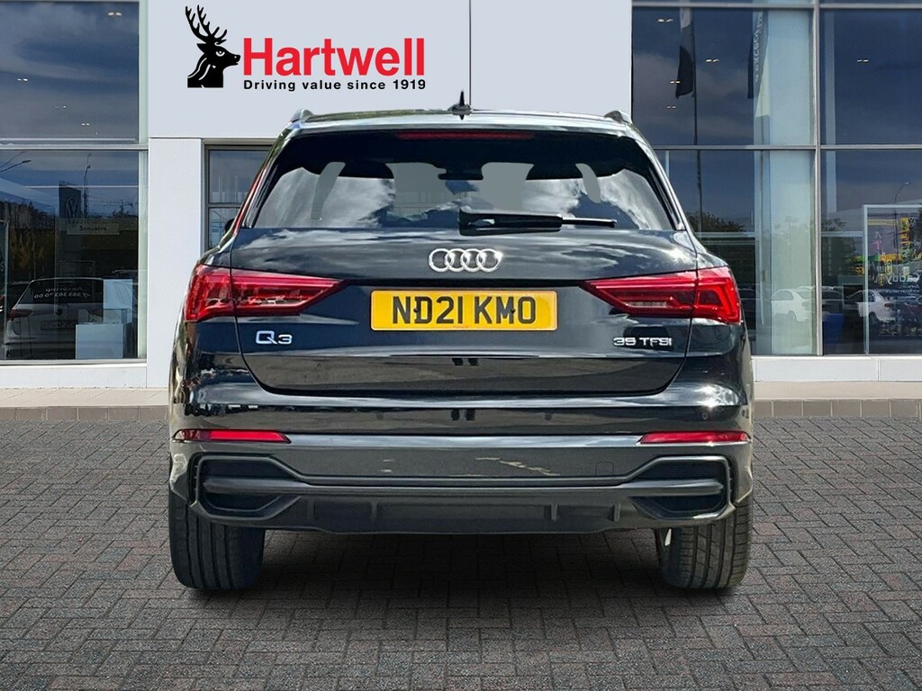Audi Q3 1.5 Tfsi Cod 35 Black Edition Suv S Tro Black #4