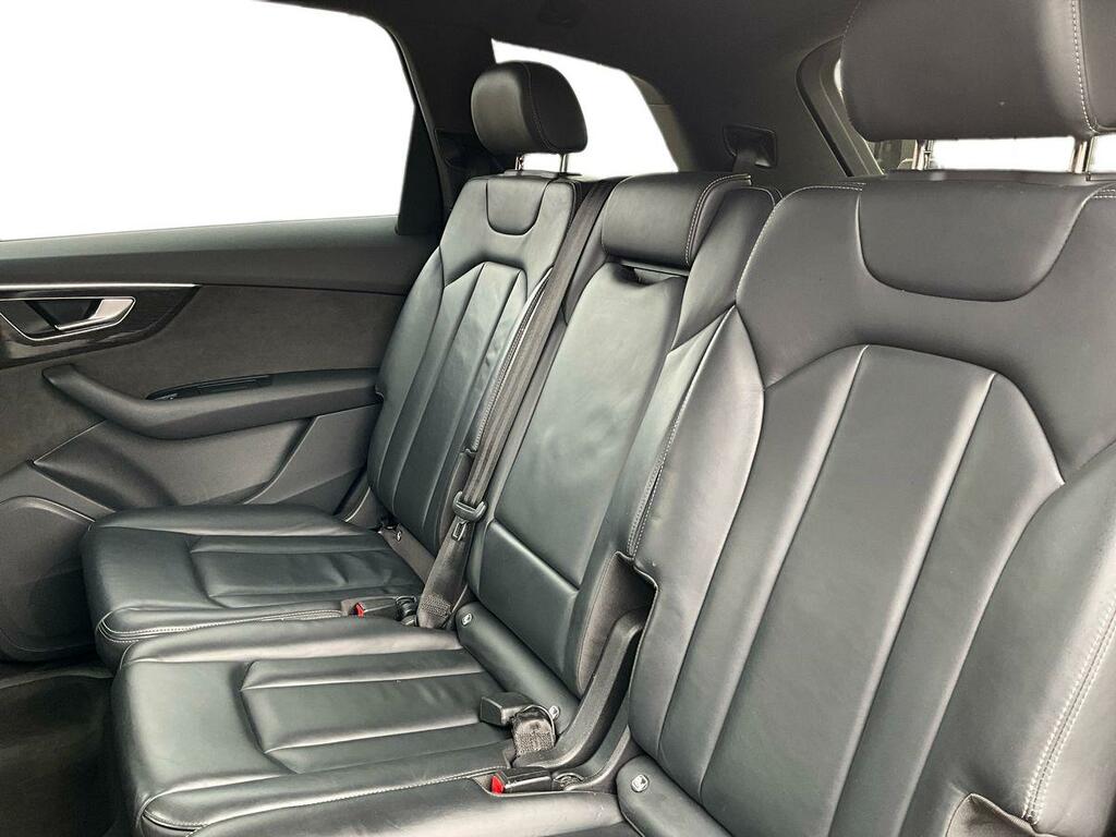 Audi Q7  Black #17