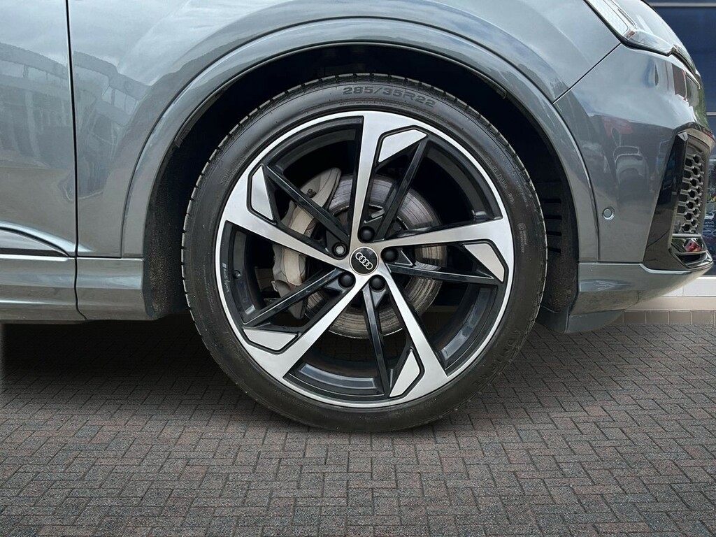 Audi Q7  Black #9