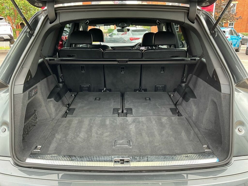 Audi Q7  Black #18