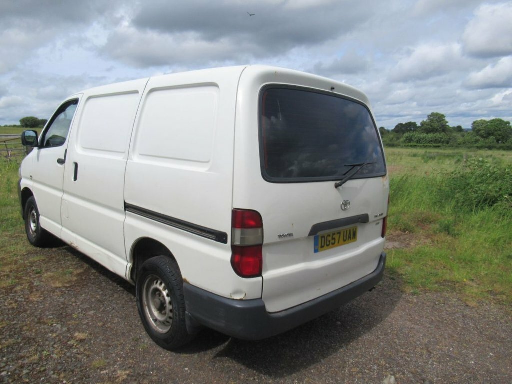 Toyota HiAce 2.5L Null White #6