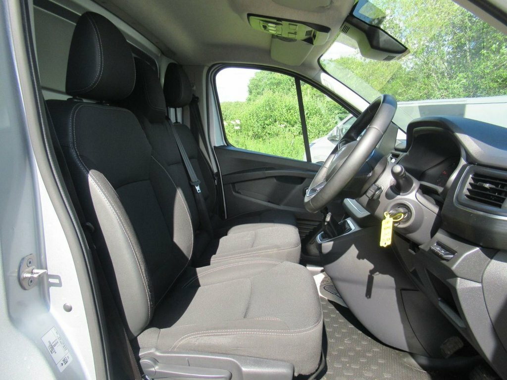 Toyota HiAce 2.5L Null White #6