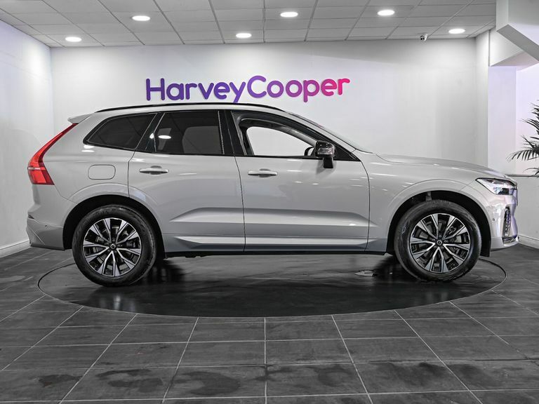 Volvo XC60 2.0 B4p Plus Dark Geartronic Silver #4