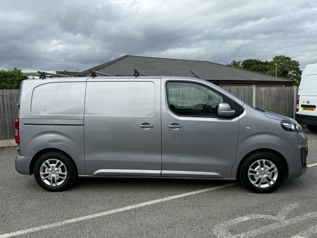 Vauxhall Vivaro 1.5 Turbo D 2700 Sportive Panel Van Man FE71THZ Grey #2