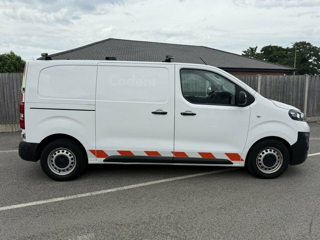 Vauxhall Vivaro 1.5 Turbo D 2900 Edition Panel Van Manu FL69XBP White #2