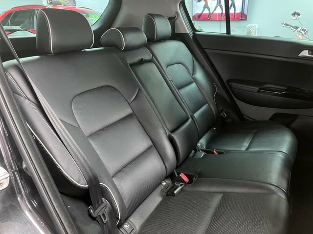 Kia Sportage 1.7 Crdi 3 Suv Euro 6 S S 114 PG16HRK Black #2