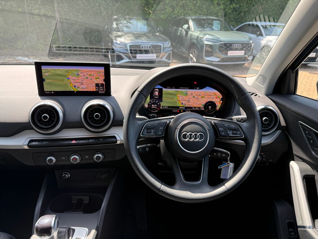 Audi Q2 Sport Black #5