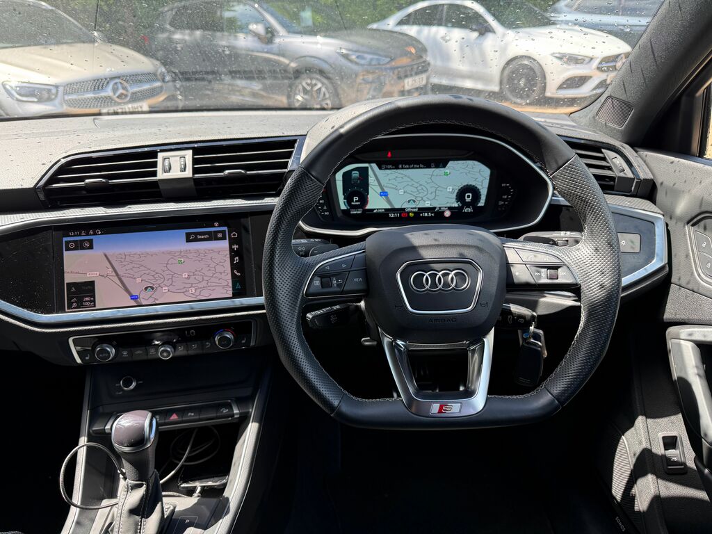 Audi Q3 Black Edition Black #6
