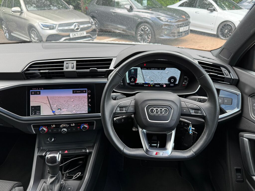 Audi Q3 Black Edition Black #5