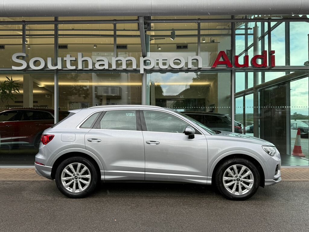 Audi Q3 Sport Black #2