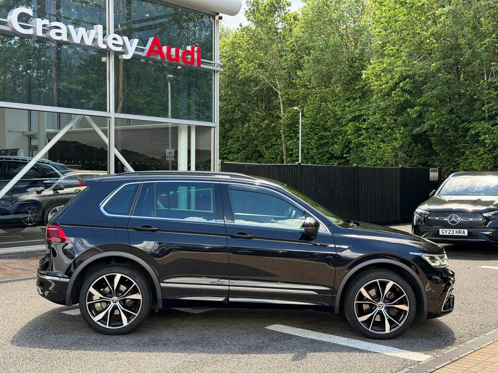 Volkswagen Tiguan R-line FL72ACF Black #2