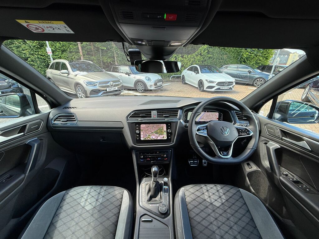 Volkswagen Tiguan R-line FL72ACF Black #3