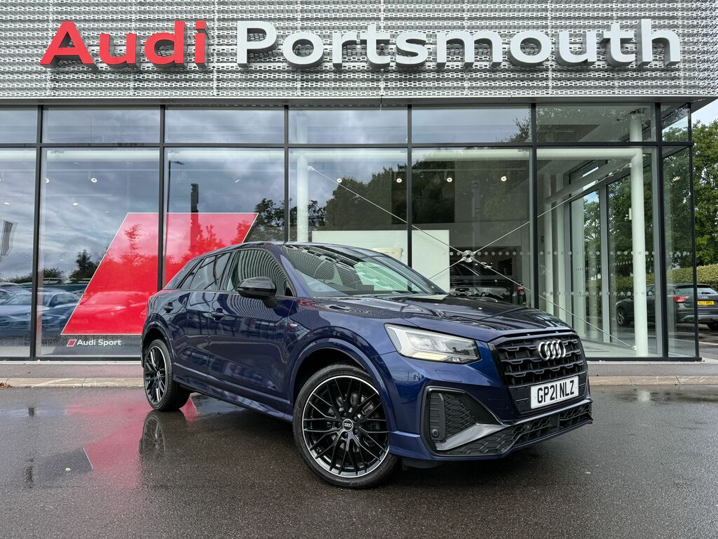 Audi Q2 Black Edition Blue