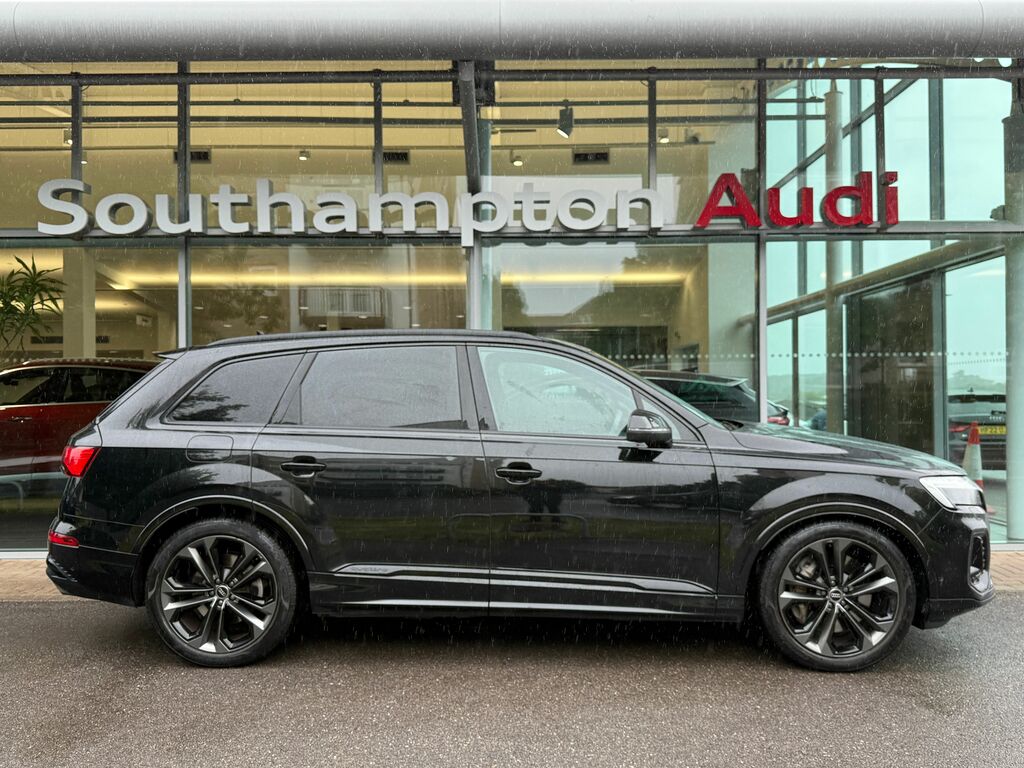 Audi Q7 Black Edition WV74YYA Black #2