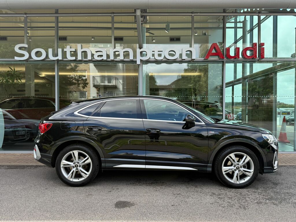 Audi Q3 S Line HG22JHL Black #2