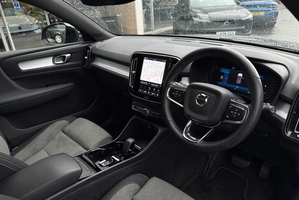 Volvo XC40 Plus LA22SFE Black #6