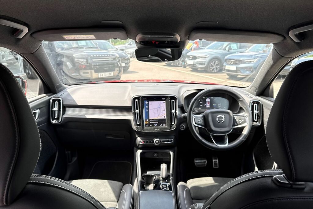 Volvo XC40 R Design Pro TRZ3793 Red #3