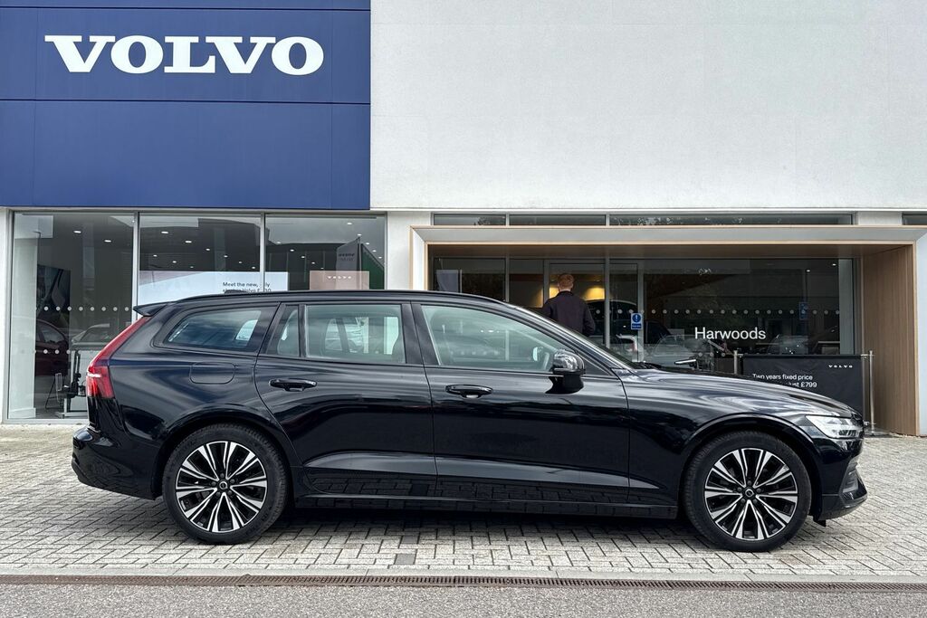 Volvo V60 Core Black