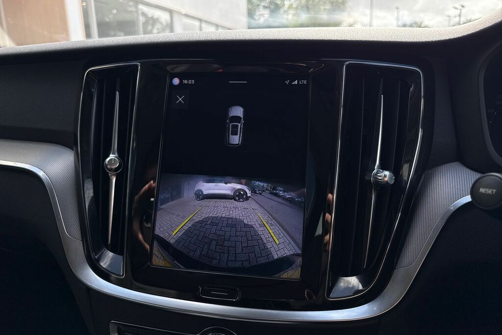 Volvo V60 Core Black #3