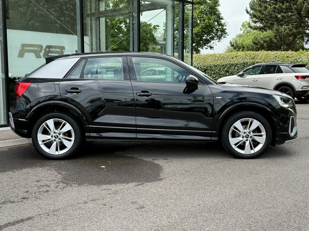 Audi Q2 S Line Black #2