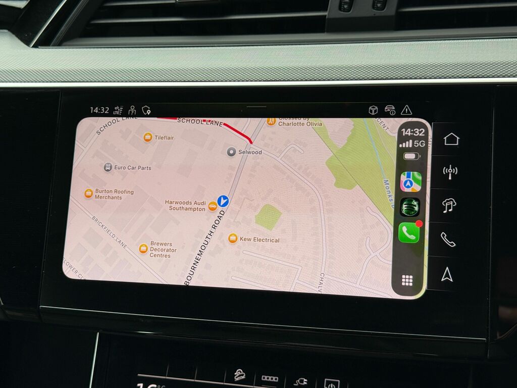 Audi Q8 Black Edition Black #6